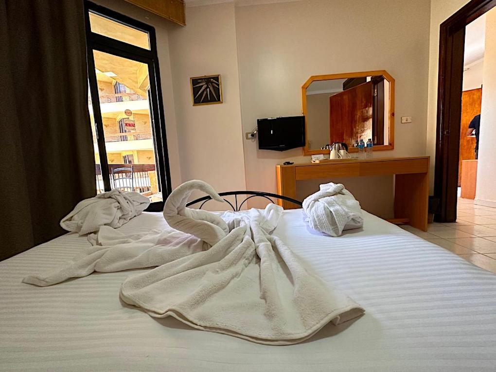 Gaddis Hotel, Suites And Apartments ลักซอร์ ภายนอก รูปภาพ